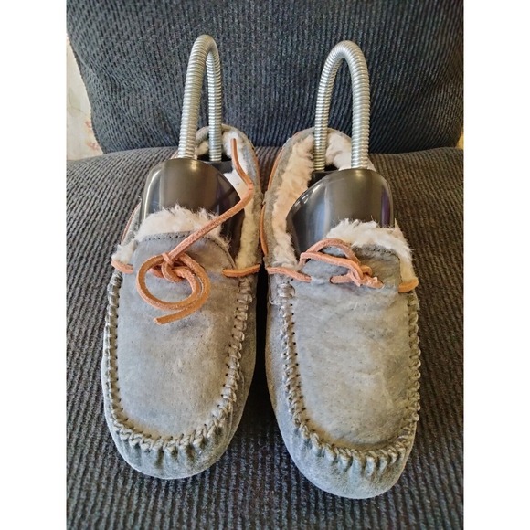 UGG Shoes women's 5 Dakota Smoke Gray Moccasin Wool Lining Slip‎ On Slippers - Picture 2 of 8